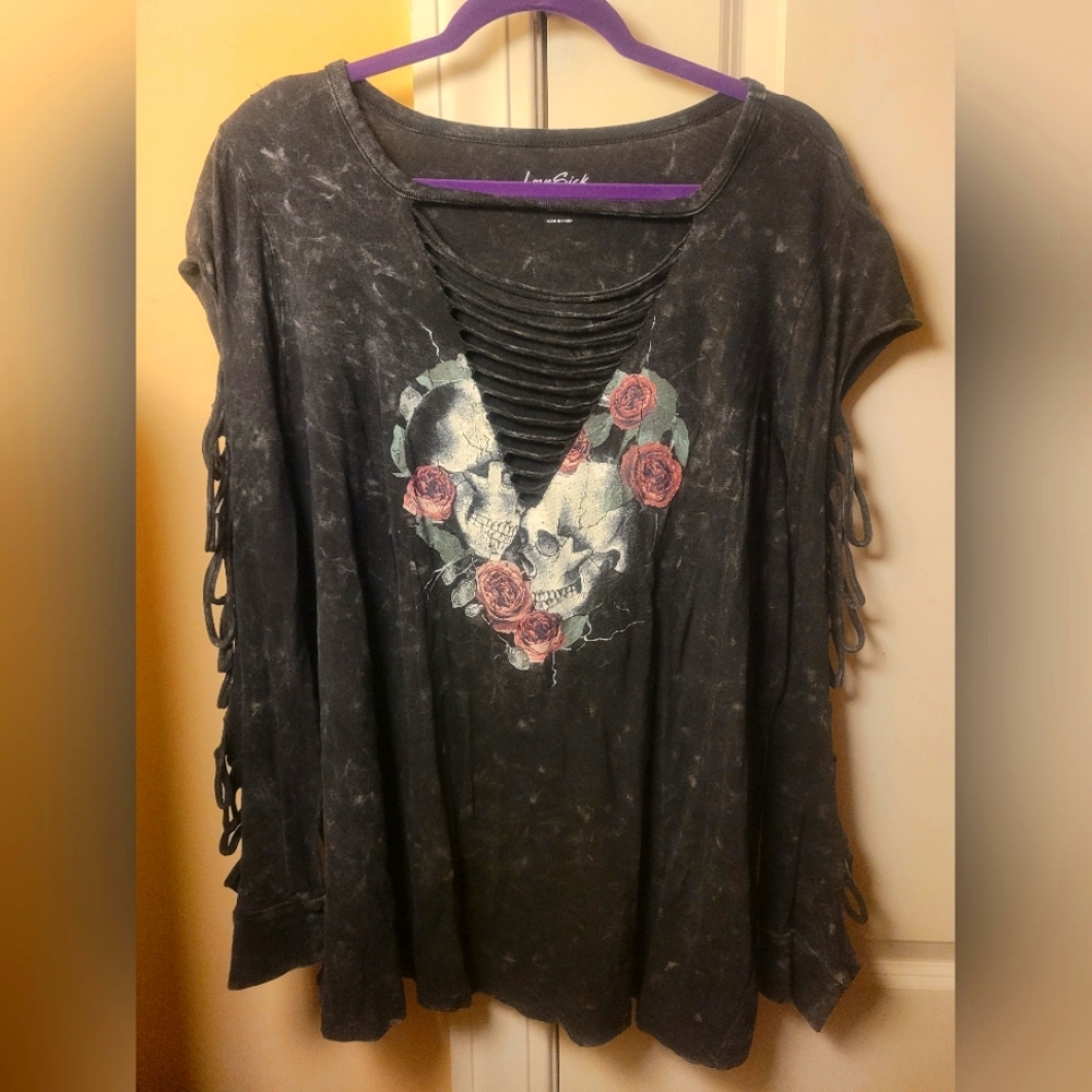 Size 2 Torrid Charcoal Graphic Long Sleeve Tee with Rose Accents